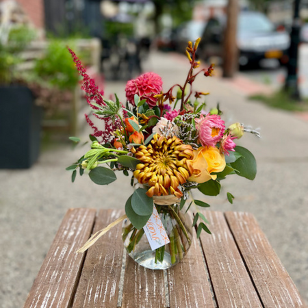 Fall bouquet on a picnic table