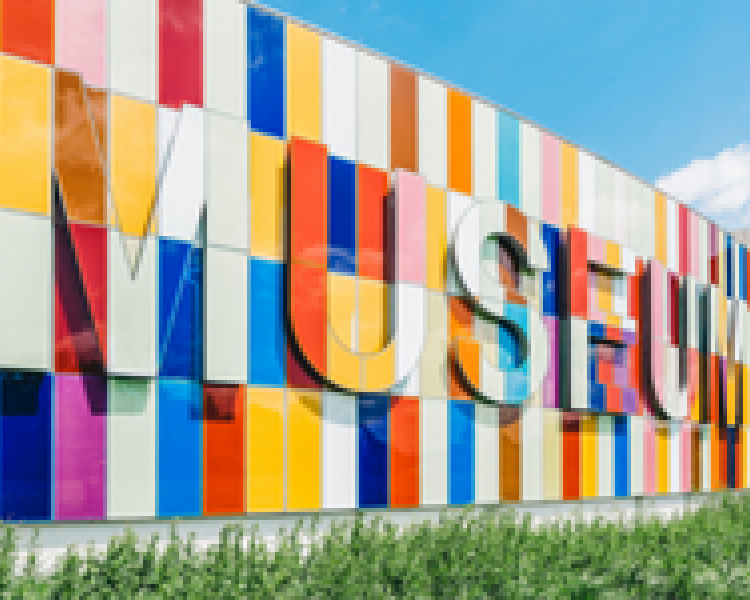 Colorful sign that says "museum"
